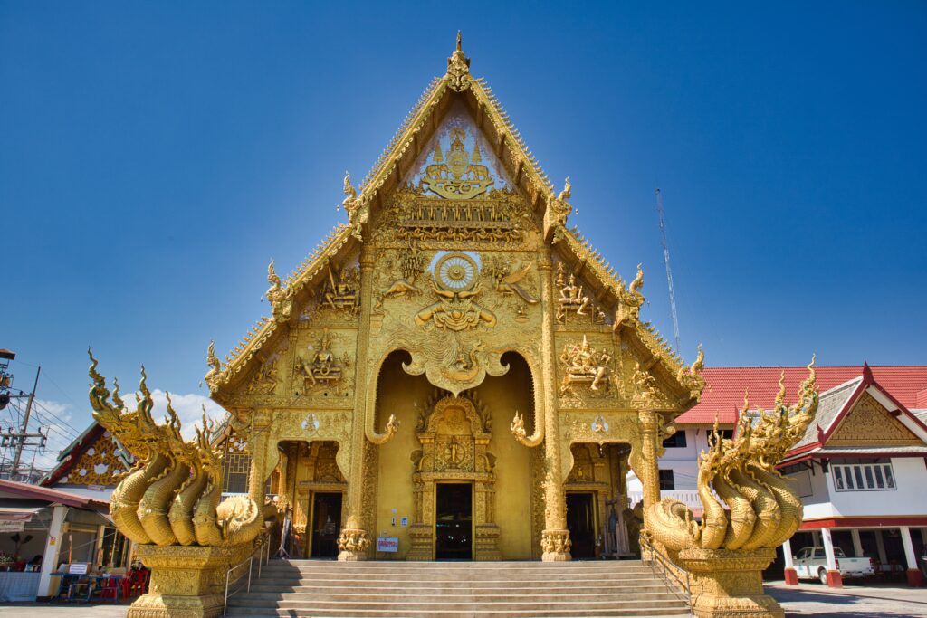 złota świątynia, nan, tajlandia.