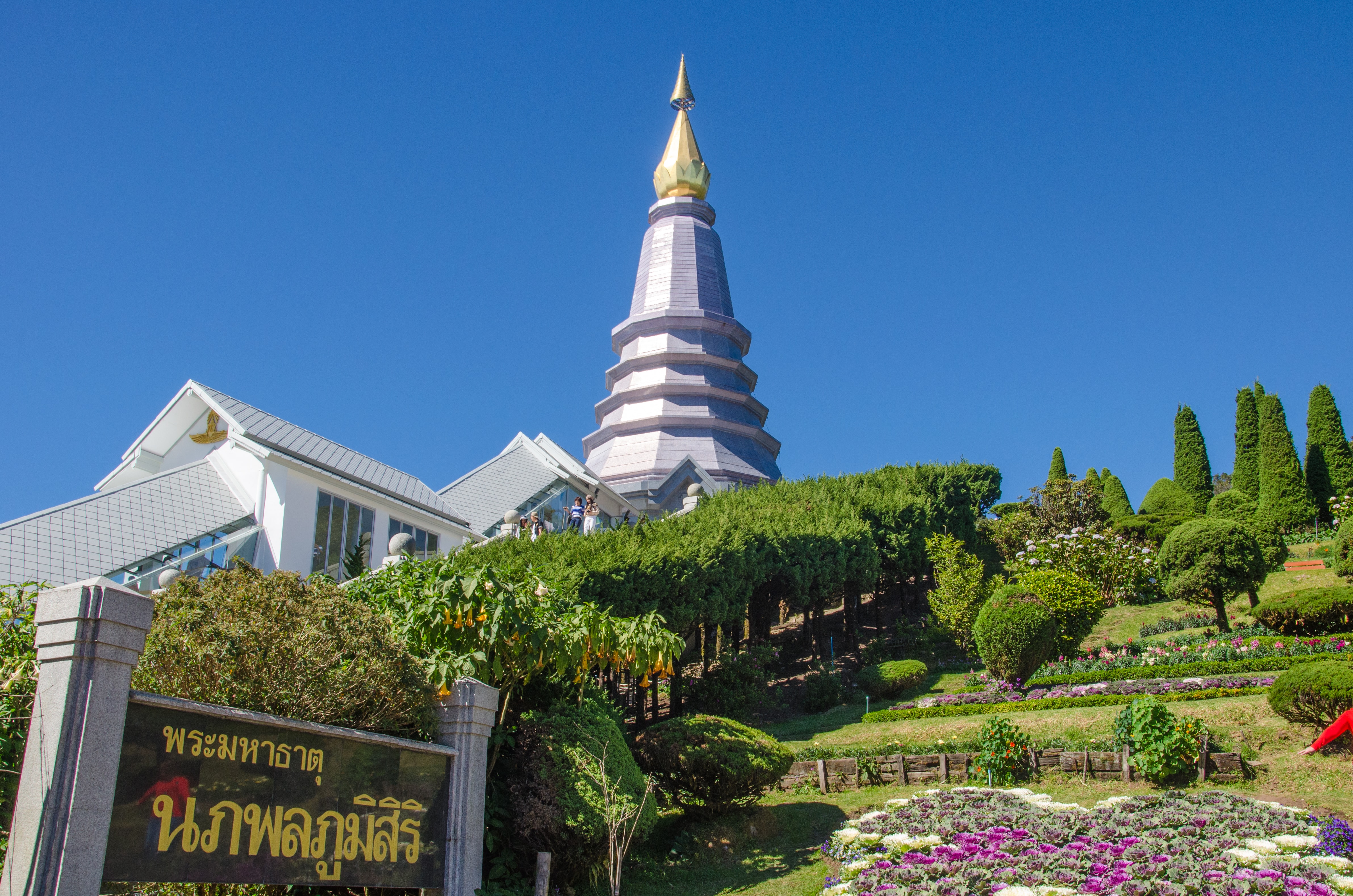 The main stupa at Doi Inthanon National Park from below